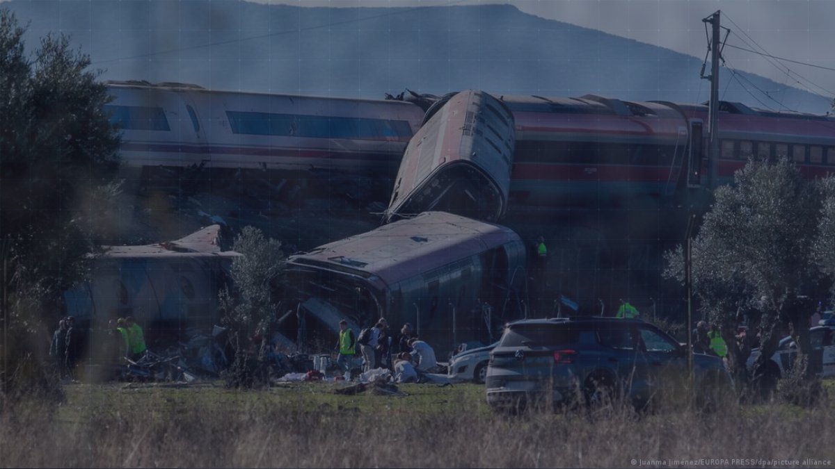 At least 30 killed as Madrid-Seville train hits stopped service near Toledo